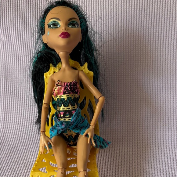 monster high Cleo De Nile 13 wishes desert oasis doll w shoes & lounge chair - Picture 1 of 5
